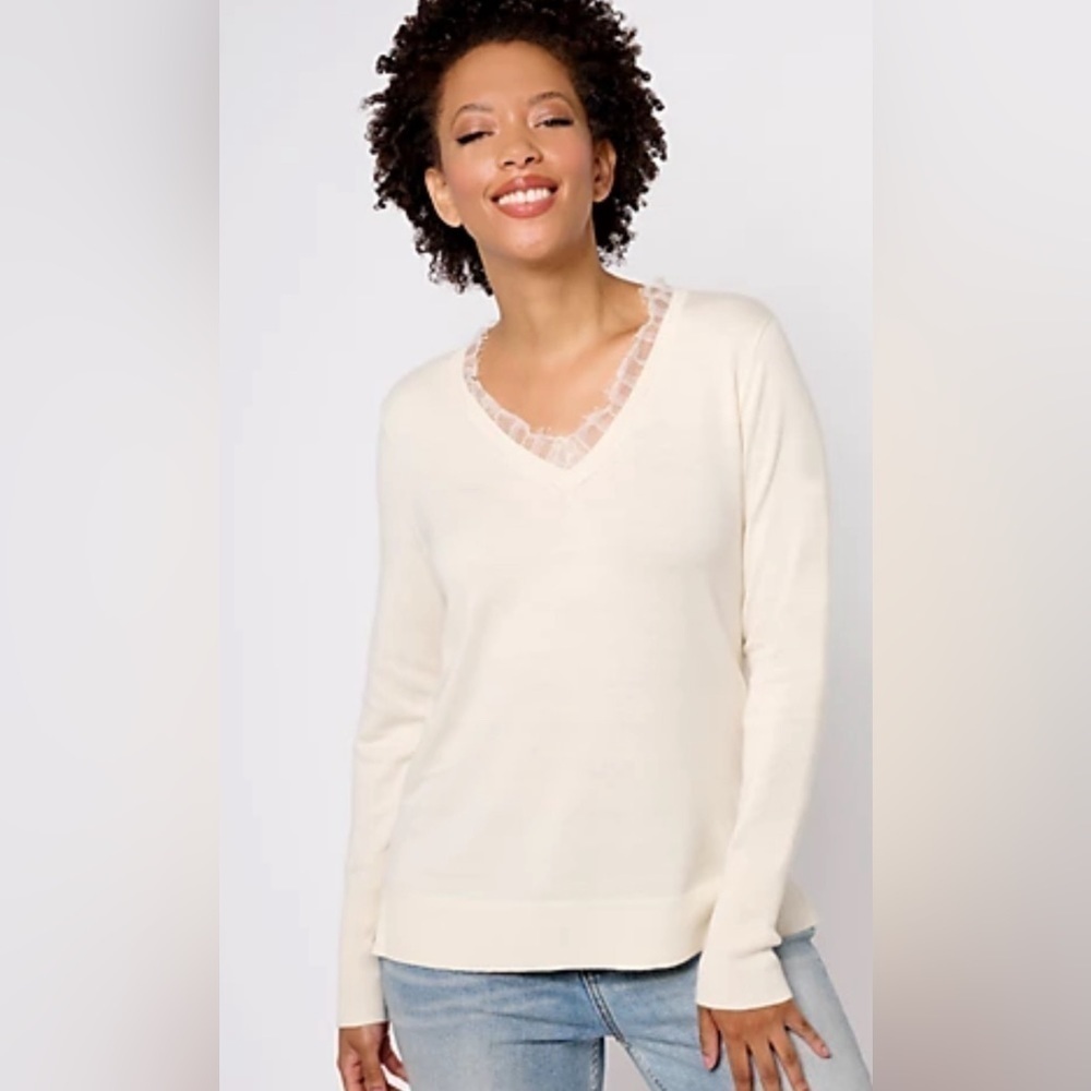 SOFT Surroundings Lace V Neck Long Sleeve Tee Size Small.